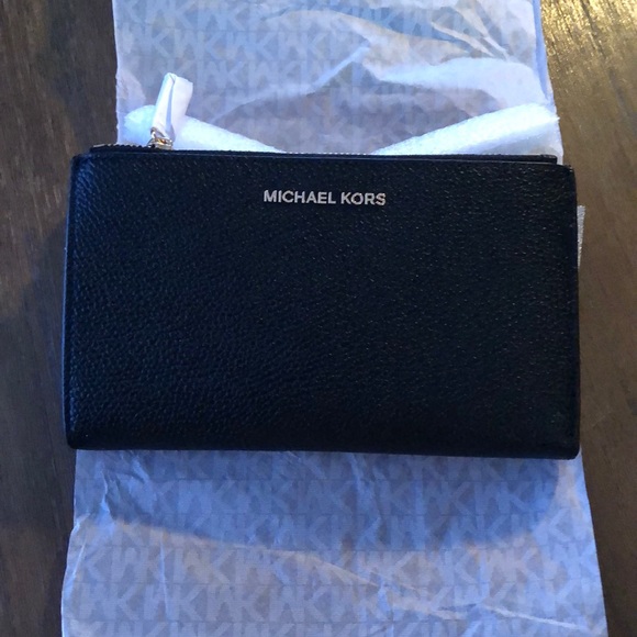 Michael Kors Jet set wristlet - Picture 2 of 6